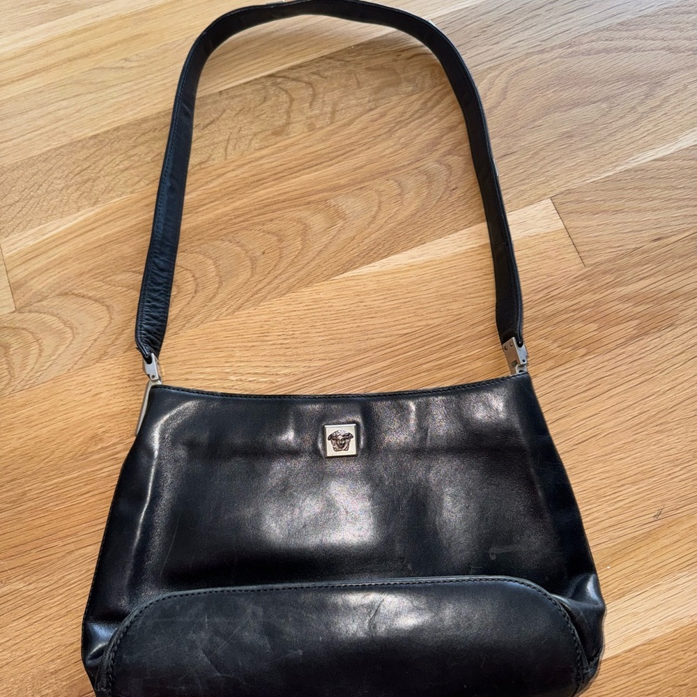BLACK SHOULDER BAG
